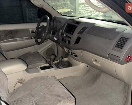 Черный Тойота Фортунер, объемом двигателя 2.7 л и пробегом 205 тыс. км за 11500 $, фото 9 на Automoto.ua