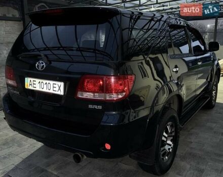 Черный Тойота Фортунер, объемом двигателя 2.7 л и пробегом 205 тыс. км за 11500 $, фото 4 на Automoto.ua
