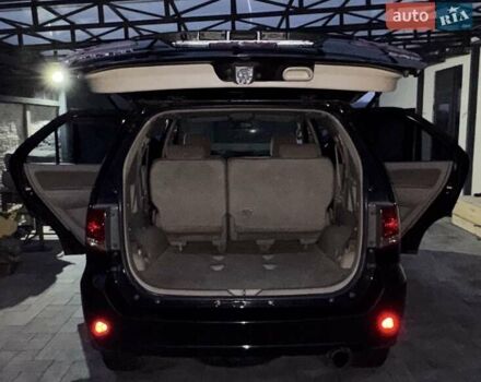 Черный Тойота Фортунер, объемом двигателя 2.7 л и пробегом 205 тыс. км за 11500 $, фото 5 на Automoto.ua