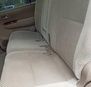 Черный Тойота Фортунер, объемом двигателя 2.7 л и пробегом 186 тыс. км за 15500 $, фото 13 на Automoto.ua