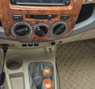 Черный Тойота Фортунер, объемом двигателя 2.7 л и пробегом 190 тыс. км за 15000 $, фото 8 на Automoto.ua