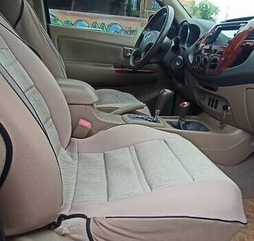 Черный Тойота Фортунер, объемом двигателя 2.7 л и пробегом 186 тыс. км за 15500 $, фото 9 на Automoto.ua