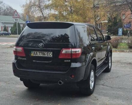 Черный Тойота Фортунер, объемом двигателя 2.7 л и пробегом 190 тыс. км за 15000 $, фото 1 на Automoto.ua