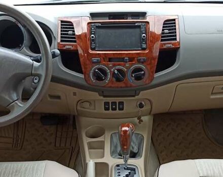 Черный Тойота Фортунер, объемом двигателя 2.7 л и пробегом 186 тыс. км за 15500 $, фото 4 на Automoto.ua