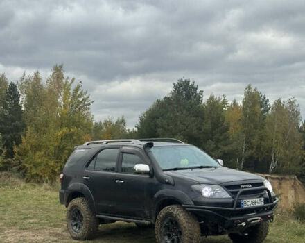 Черный Тойота Фортунер, объемом двигателя 3.96 л и пробегом 335 тыс. км за 14000 $, фото 1 на Automoto.ua