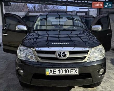 Черный Тойота Фортунер, объемом двигателя 2.7 л и пробегом 205 тыс. км за 11500 $, фото 1 на Automoto.ua