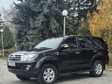 Черный Тойота Фортунер, объемом двигателя 2.7 л и пробегом 190 тыс. км за 15000 $, фото 1 на Automoto.ua