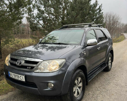 Сірий Тойота Фортунер, об'ємом двигуна 4 л та пробігом 369 тис. км за 9999 $, фото 1 на Automoto.ua