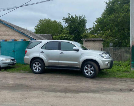 Серый Тойота Фортунер, объемом двигателя 2.69 л и пробегом 220 тыс. км за 10000 $, фото 3 на Automoto.ua
