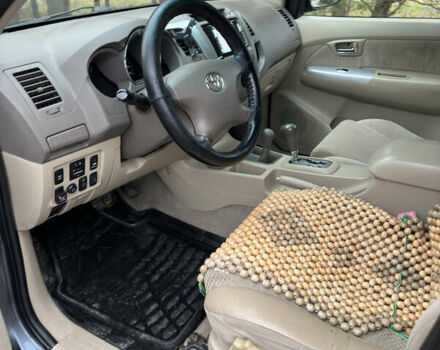 Сірий Тойота Фортунер, об'ємом двигуна 4 л та пробігом 369 тис. км за 9999 $, фото 16 на Automoto.ua