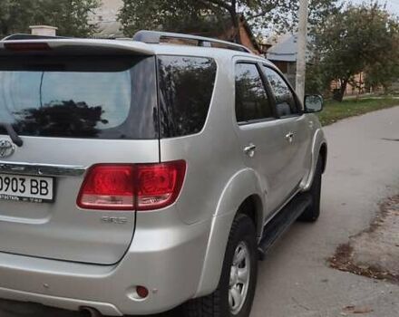 Сірий Тойота Фортунер, об'ємом двигуна 4 л та пробігом 126 тис. км за 10000 $, фото 5 на Automoto.ua