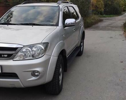 Сірий Тойота Фортунер, об'ємом двигуна 4 л та пробігом 126 тис. км за 10000 $, фото 4 на Automoto.ua