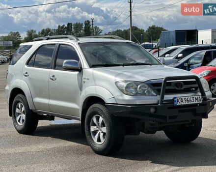 Серый Тойота Фортунер, объемом двигателя 3.96 л и пробегом 310 тыс. км за 8900 $, фото 3 на Automoto.ua