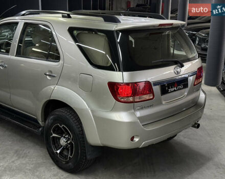 Серый Тойота Фортунер, объемом двигателя 4 л и пробегом 177 тыс. км за 11900 $, фото 11 на Automoto.ua