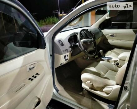 Серый Тойота Фортунер, объемом двигателя 2.69 л и пробегом 538 тыс. км за 9696 $, фото 4 на Automoto.ua