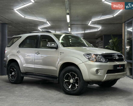 Серый Тойота Фортунер, объемом двигателя 4 л и пробегом 177 тыс. км за 11900 $, фото 1 на Automoto.ua
