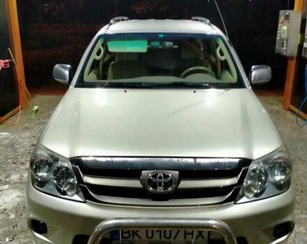 Серый Тойота Фортунер, объемом двигателя 2.69 л и пробегом 538 тыс. км за 9696 $, фото 1 на Automoto.ua