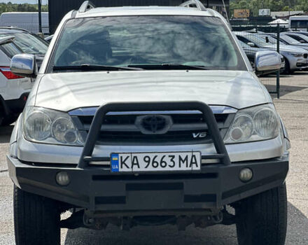 Серый Тойота Фортунер, объемом двигателя 3.96 л и пробегом 310 тыс. км за 8900 $, фото 1 на Automoto.ua