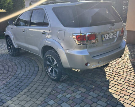 Серый Тойота Фортунер, объемом двигателя 3.96 л и пробегом 217 тыс. км за 14535 $, фото 3 на Automoto.ua