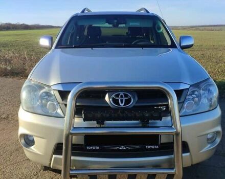 Серый Тойота Фортунер, объемом двигателя 4 л и пробегом 320 тыс. км за 13500 $, фото 3 на Automoto.ua