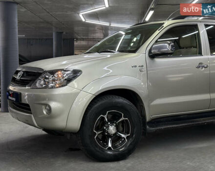 Серый Тойота Фортунер, объемом двигателя 4 л и пробегом 177 тыс. км за 11900 $, фото 6 на Automoto.ua