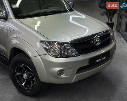 Серый Тойота Фортунер, объемом двигателя 4 л и пробегом 177 тыс. км за 11900 $, фото 3 на Automoto.ua