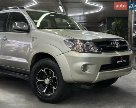 Серый Тойота Фортунер, объемом двигателя 4 л и пробегом 177 тыс. км за 11900 $, фото 2 на Automoto.ua