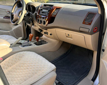 Серый Тойота Фортунер, объемом двигателя 3.96 л и пробегом 217 тыс. км за 14535 $, фото 16 на Automoto.ua