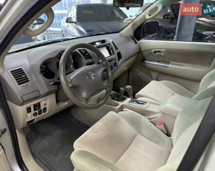 Серый Тойота Фортунер, объемом двигателя 4 л и пробегом 177 тыс. км за 11900 $, фото 17 на Automoto.ua