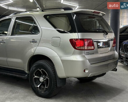 Серый Тойота Фортунер, объемом двигателя 4 л и пробегом 177 тыс. км за 11900 $, фото 10 на Automoto.ua