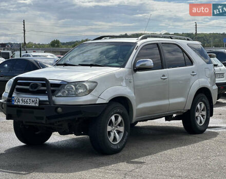 Серый Тойота Фортунер, объемом двигателя 3.96 л и пробегом 310 тыс. км за 8900 $, фото 7 на Automoto.ua