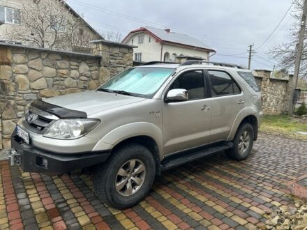 Сірий Тойота Фортунер, об'ємом двигуна 4 л та пробігом 122 тис. км за 14991 $, фото 1 на Automoto.ua