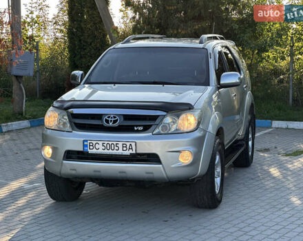 Сірий Тойота Фортунер, об'ємом двигуна 4 л та пробігом 290 тис. км за 11500 $, фото 1 на Automoto.ua
