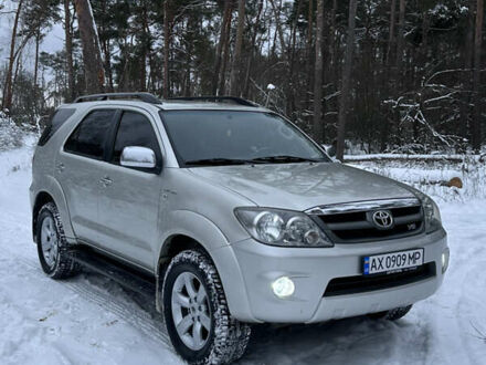 Серый Тойота Фортунер, объемом двигателя 4 л и пробегом 128 тыс. км за 13500 $, фото 1 на Automoto.ua