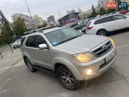 Сірий Тойота Фортунер, об'ємом двигуна 4 л та пробігом 295 тис. км за 12000 $, фото 1 на Automoto.ua