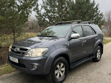 Серый Тойота Фортунер, объемом двигателя 4 л и пробегом 369 тыс. км за 9999 $, фото 1 на Automoto.ua