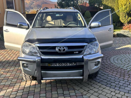 Тойота Фортунер 2007 у Тячеве на Automoto.ua Сірий Тойота Фортунер, об'ємом двигуна 3.96 л та пробігом 217 тис. км за 14535 $, фото 1 на Automoto.ua