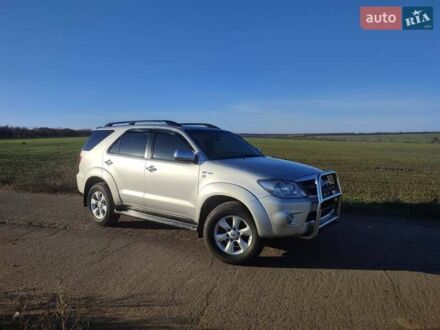 Серый Тойота Фортунер, объемом двигателя 4 л и пробегом 320 тыс. км за 13500 $, фото 1 на Automoto.ua