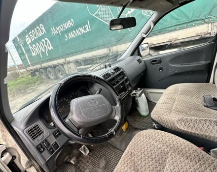 Белый Тойота Хиасе, объемом двигателя 0 л и пробегом 300 тыс. км за 3000 $, фото 3 на Automoto.ua