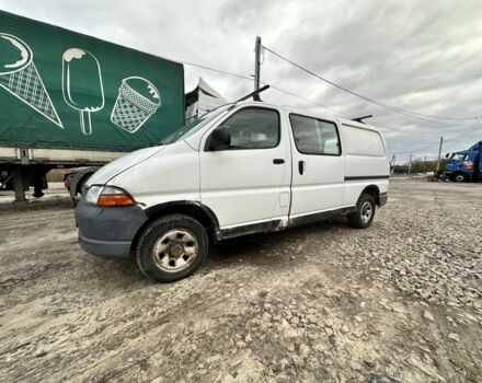 Белый Тойота Хиасе, объемом двигателя 0 л и пробегом 300 тыс. км за 3000 $, фото 1 на Automoto.ua