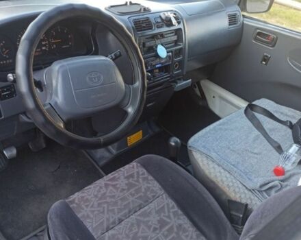 Білий Тойота Хіасє, об'ємом двигуна 2.5 л та пробігом 390 тис. км за 4600 $, фото 3 на Automoto.ua