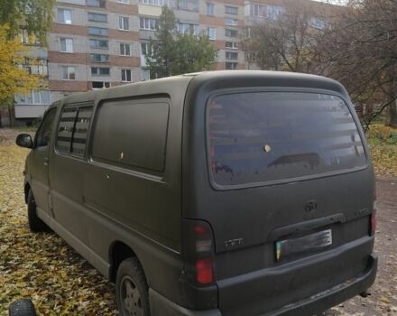 Белый Тойота Хиасе, объемом двигателя 2.5 л и пробегом 300 тыс. км за 3500 $, фото 2 на Automoto.ua