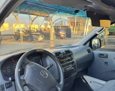 Белый Тойота Хиасе, объемом двигателя 2.5 л и пробегом 267 тыс. км за 5200 $, фото 6 на Automoto.ua