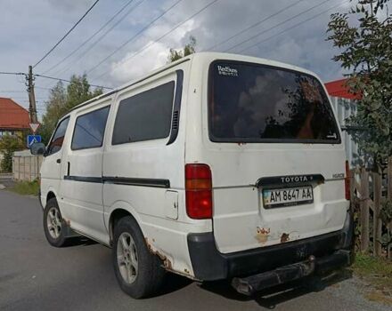 Белый Тойота Хиасе, объемом двигателя 2 л и пробегом 300 тыс. км за 2100 $, фото 1 на Automoto.ua