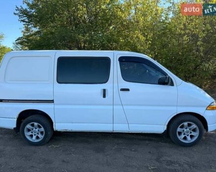 Белый Тойота Хиасе, объемом двигателя 2.5 л и пробегом 410 тыс. км за 4900 $, фото 2 на Automoto.ua