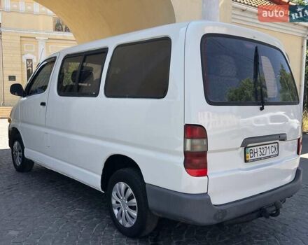 Белый Тойота Хиасе, объемом двигателя 2.4 л и пробегом 213 тыс. км за 5200 $, фото 2 на Automoto.ua