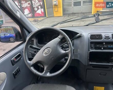 Белый Тойота Хиасе, объемом двигателя 2.4 л и пробегом 344 тыс. км за 6866 $, фото 3 на Automoto.ua