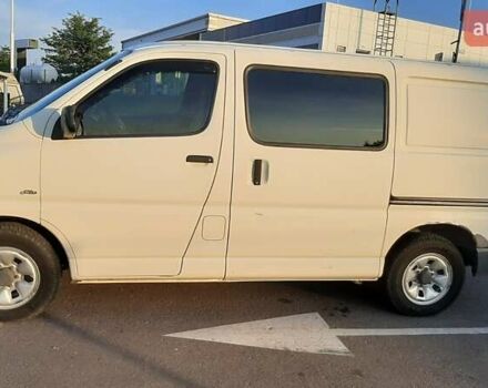 Белый Тойота Хиасе, объемом двигателя 2.5 л и пробегом 260 тыс. км за 9500 $, фото 1 на Automoto.ua