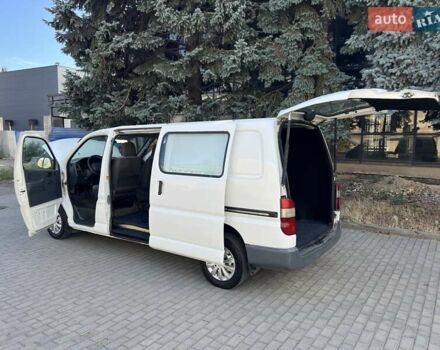 Белый Тойота Хиасе, объемом двигателя 2.5 л и пробегом 210 тыс. км за 6700 $, фото 5 на Automoto.ua