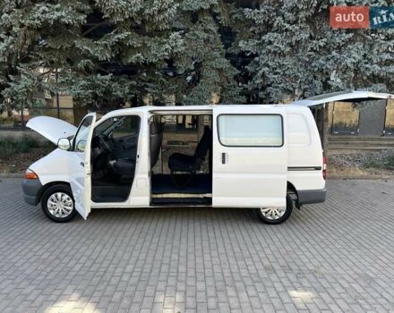 Белый Тойота Хиасе, объемом двигателя 2.5 л и пробегом 210 тыс. км за 6700 $, фото 7 на Automoto.ua